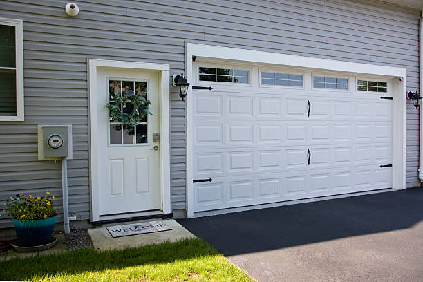 24/7 Emergency Garage Door Panel Replacement experts in Chillum, MD